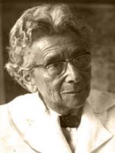 Emmi Pikler als alte Frau